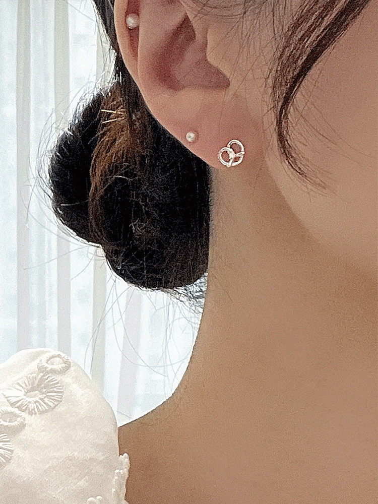 925 silver mini pretzel earring